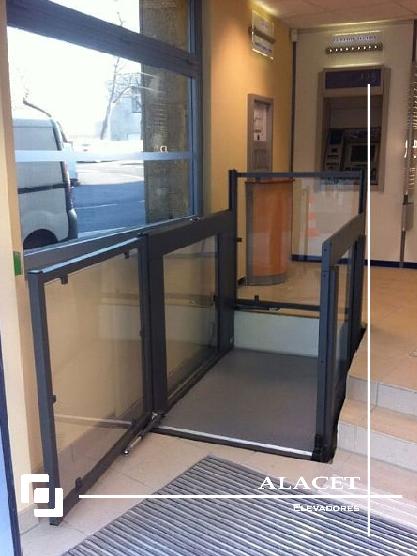 Elevador de fosa reducida en oficina